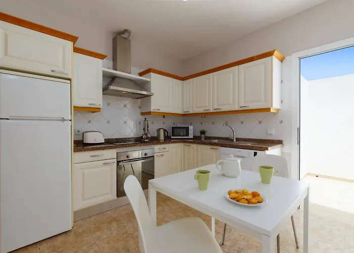 Olivina 2 By * Tías